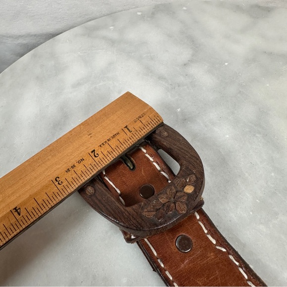 Vintage Brown Leather Belt Wooden Buckle tooled western hippie 70s bohemian boho - Picture 10 of 15